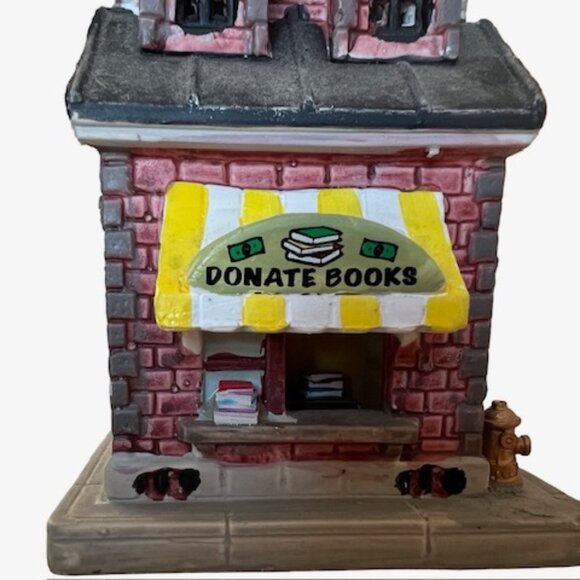 Lemax 2019 Ceramic Caddington Fire Brigade (95520) Lighted Firehouse - 9' Tall - Picture 9 of 14